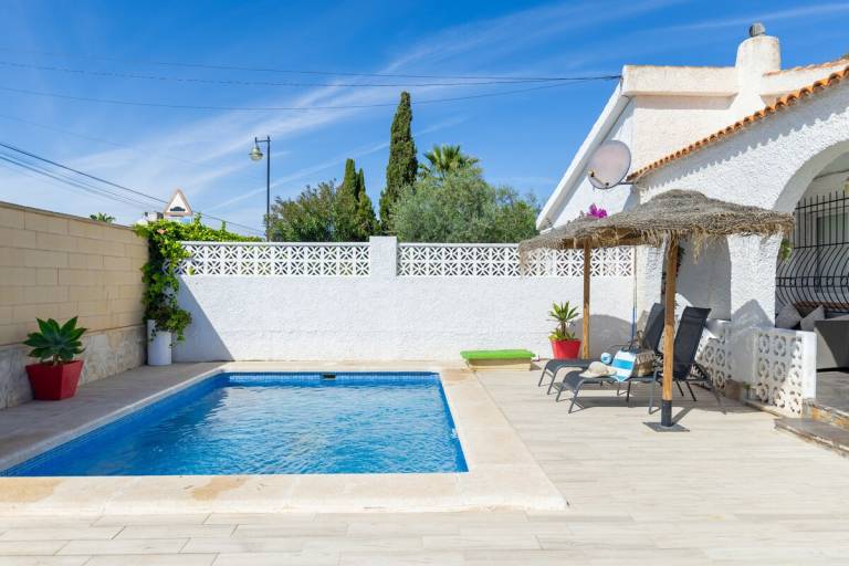 Fully equipped villa with pool, garden & barbeque | Dogs allowed — photo 4