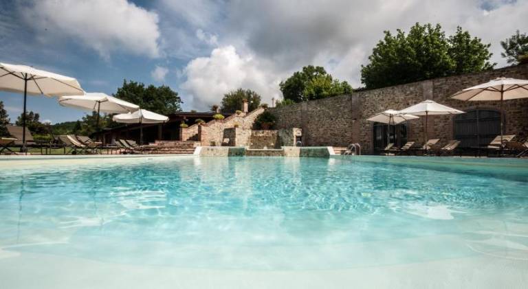 House with terrace, garden & pool in Magione