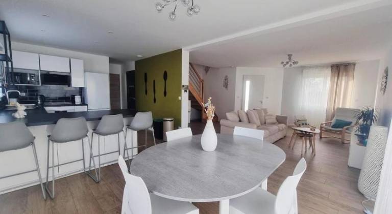 Fully equipped villa with BBQ, garden & patio | Pet-friendly in Tinqueux
