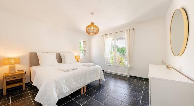 Charming villa with pool & hot tub | Dogs allowed — photo 2