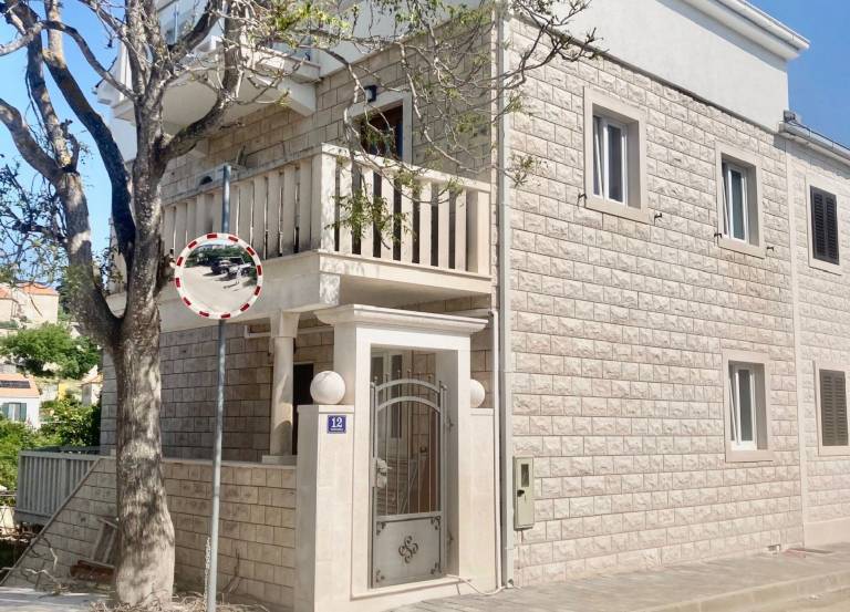 Apartment  Sutivan
