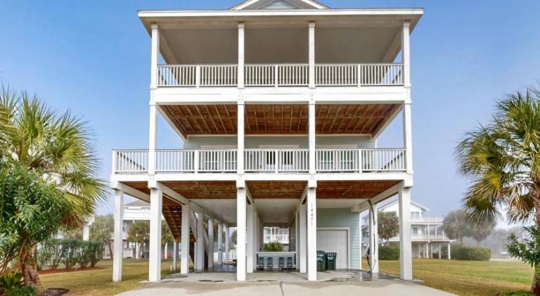 House with terrace in Galveston, TX