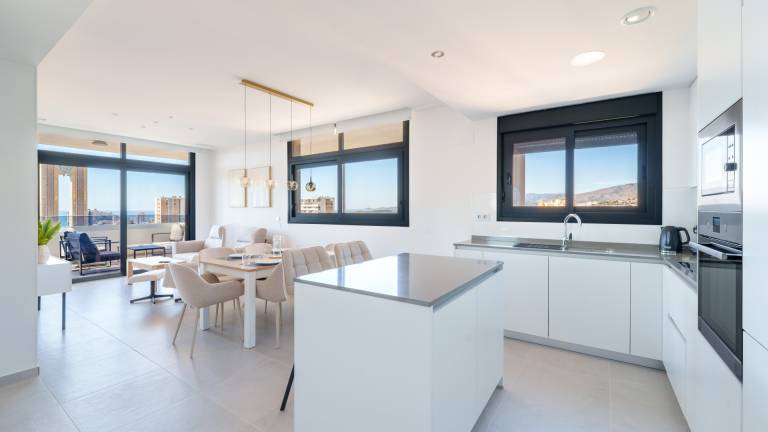 EAGLE TOWER sea view apartment — photo 4