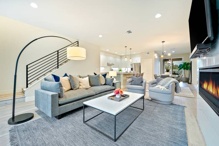 Modern 4BR Private Balcony Garage Parking