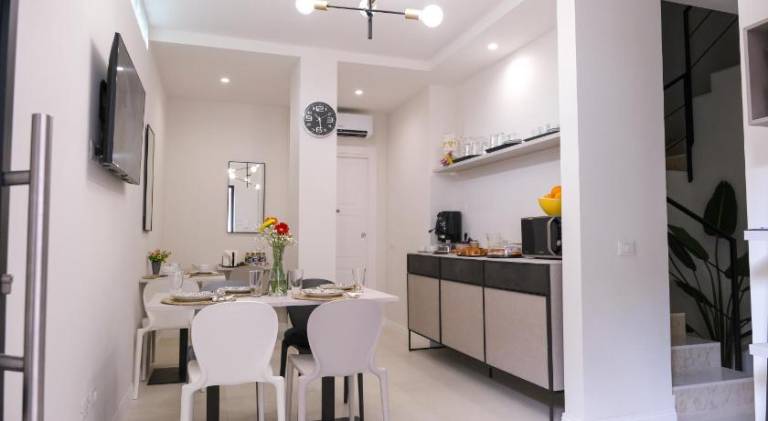 Apartment with patio & yard | Pets allowed — photo 2