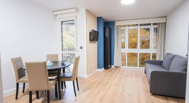 Family-friendly charming serviced apartment with terrace | Close to the beach | Perfect for remote work | Pets allowed — photo 4
