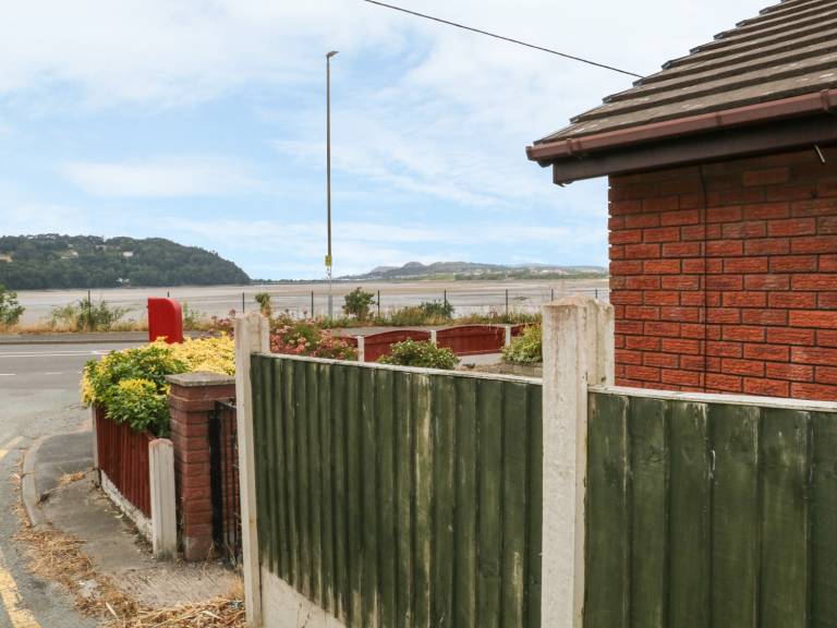 Children-friendly cottage with yard | Pets allowed — photo 3