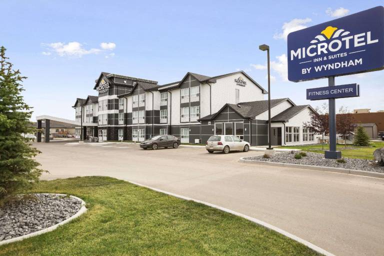 Microtel Inn & Suites by Wyndham Blackfalds Red Deer North — photo 3