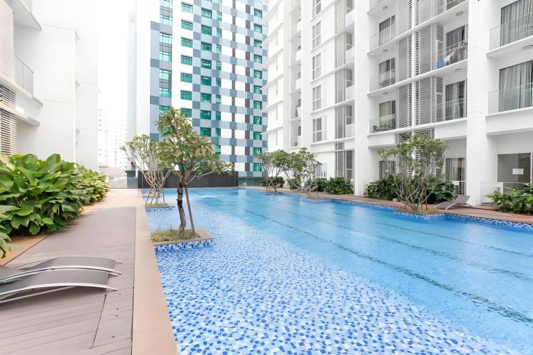 Serviced apartment with patio, garden & pool | Good for workation | Dogs allowed in Kuala Lumpur