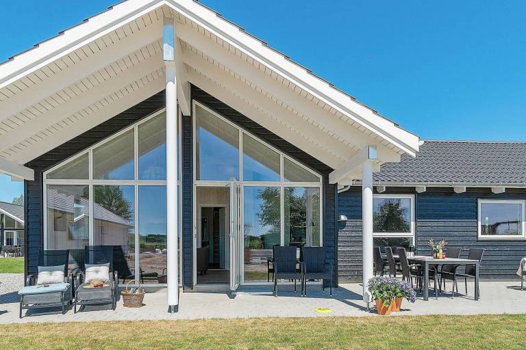 Vacation home with BBQ, terrace & sauna — photo 3