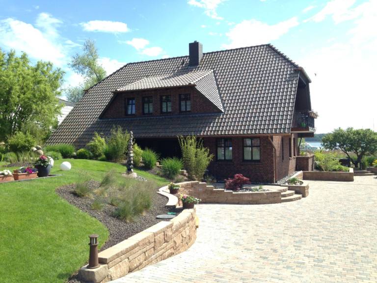 Apartment with barbeque & yard — photo 2