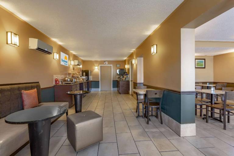 Days Inn by Wyndham Breezewood — photo 4
