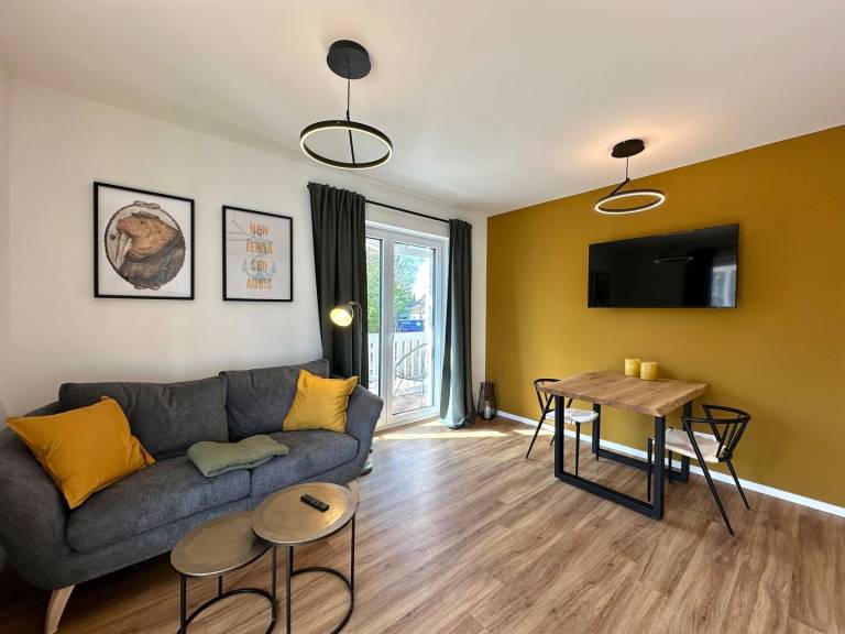 Moderne Ferienwohnung Sun mit überdachtem Balkon und Teilmeerblick in Haffkrug in Scharbeutz