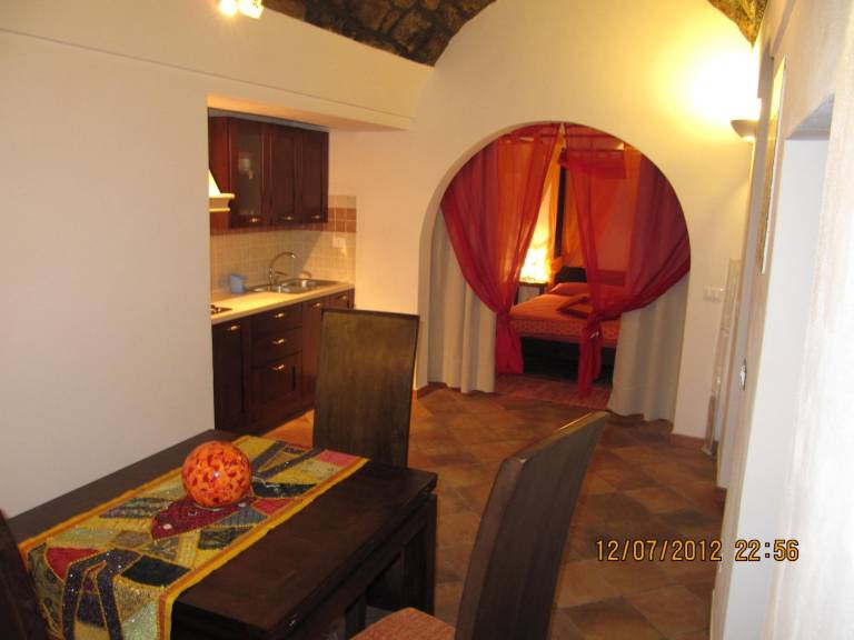 Holiday apartment with pool, barbeque & patio — photo 5