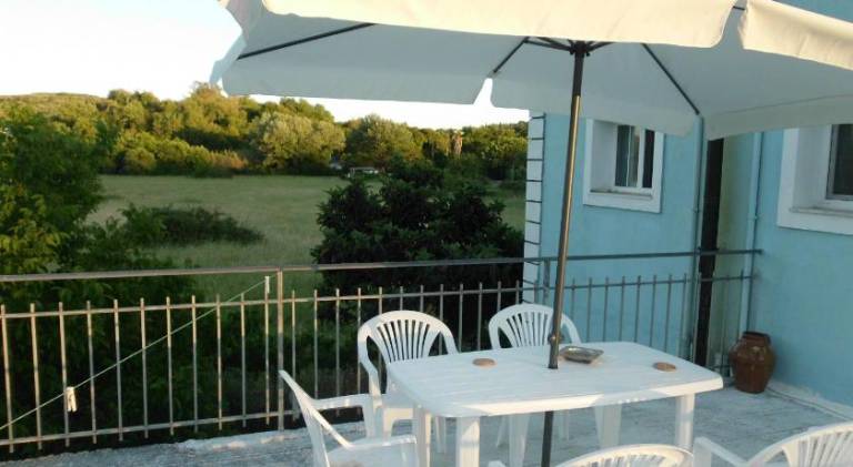 Holiday apartment with patio, garden & jacuzzi — photo 5