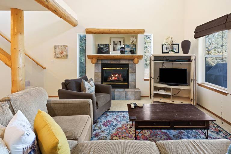 Quiet River - Beautiful Bend Townhouse - EV charger - Deschutes River in the back! — photo 2