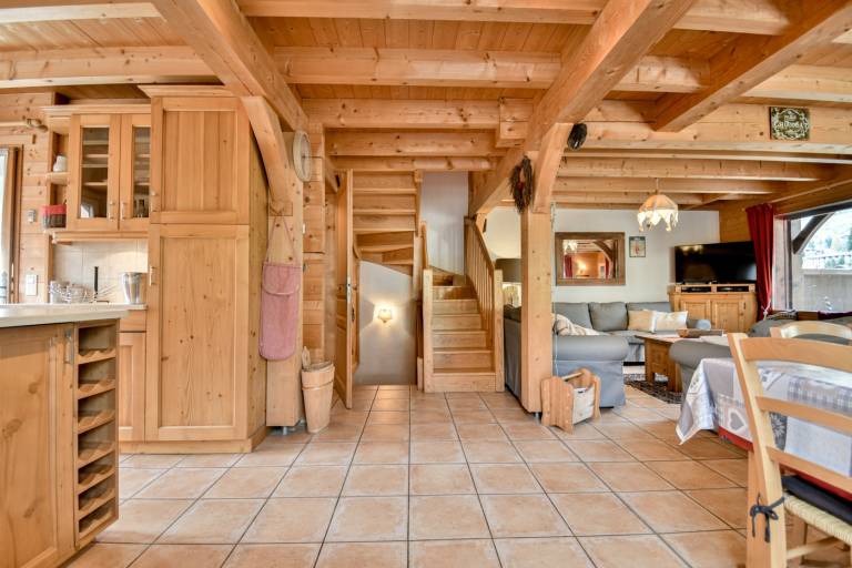Chalet with patio & grill | Mountain view — photo 3