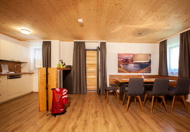 Chalet with patio, sauna & yard | Mountain view — photo 5