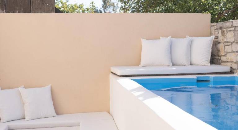 Rental apartment with pool in Rethymno