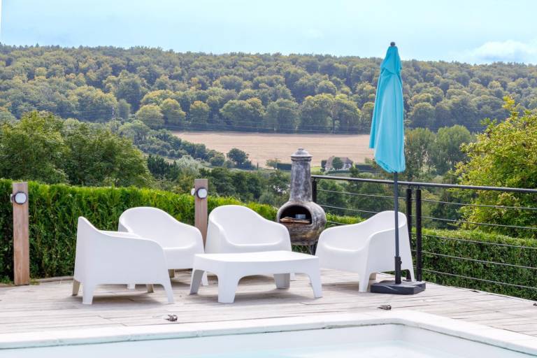 Family-oriented nice vacation home with barbecue, yard & pool | Perfect for remote work | Pets allowed — photo 3