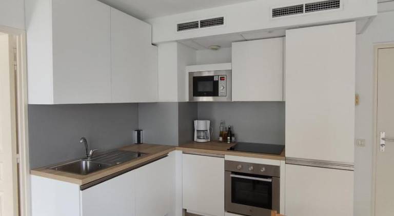 Fully equipped rental apartment with terrace & pool | Close to the beach | Pets allowed — photo 4