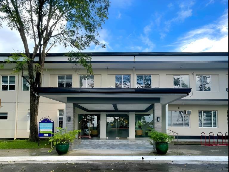 Emerald Manor Hotel — photo 3