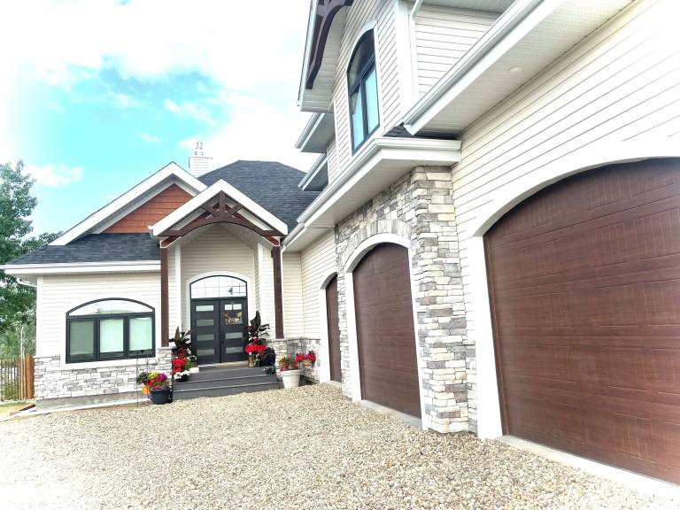 Villa Lloydminster