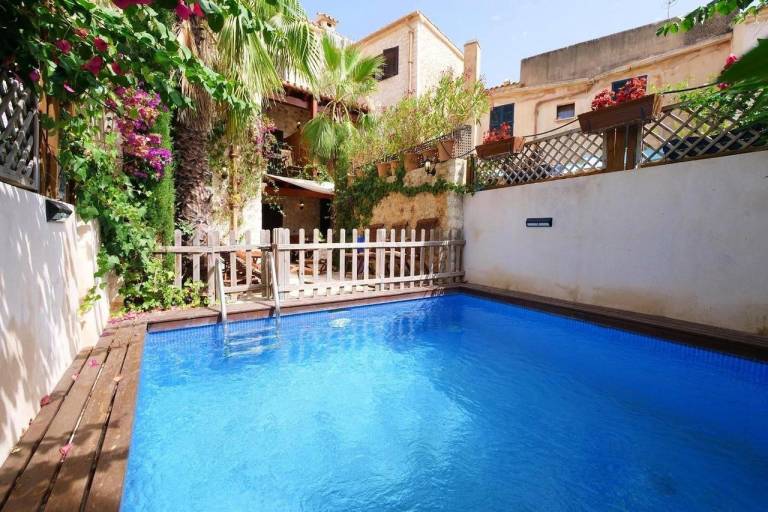 Family-oriented ample vacation home with terrace & private pool | Pets allowed in Capdepera