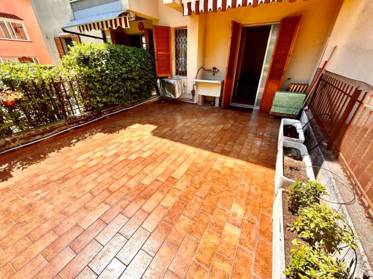Holiday apartment with garden | Garden view — photo 5