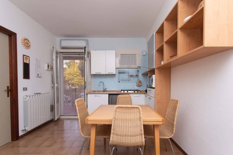 Rental apartment with yard & patio | Garden view — photo 2