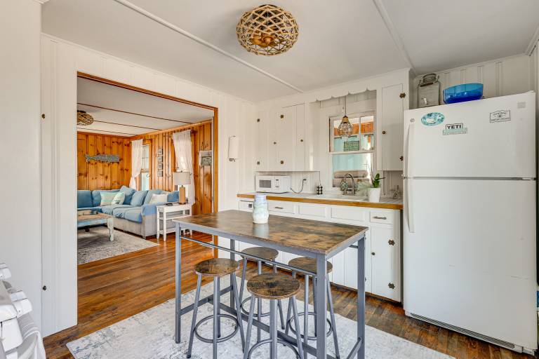 1 Block to Humarock Beach: Dog-Friendly Cottage — photo 2