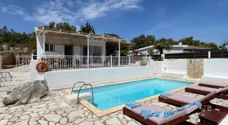 House with BBQ, private pool & garden in Lefkada