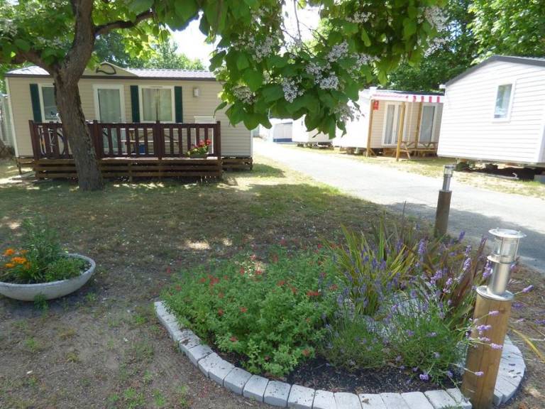 Mobile home with terrace — photo 2