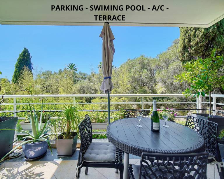 Rental apartment with patio, garden & pool in Grasse