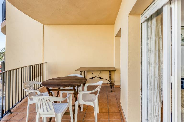 Apartment with patio | Mountain view — photo 3