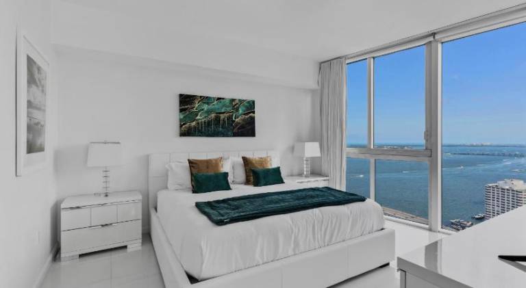 Holiday apartment with hot tub, sauna & pool | Near Bayfront Park — photo 2