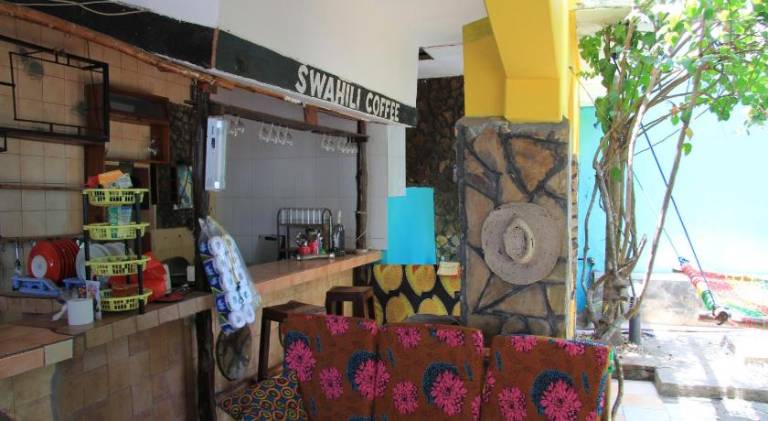 HOMELAND SWAHILI LODGE Nungwi Backpacker Apartments BUDGET — photo 4
