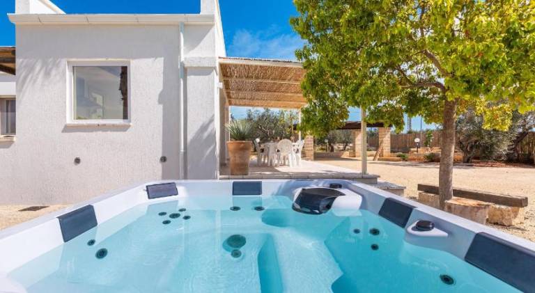 Apartment with jacuzzi in Salve