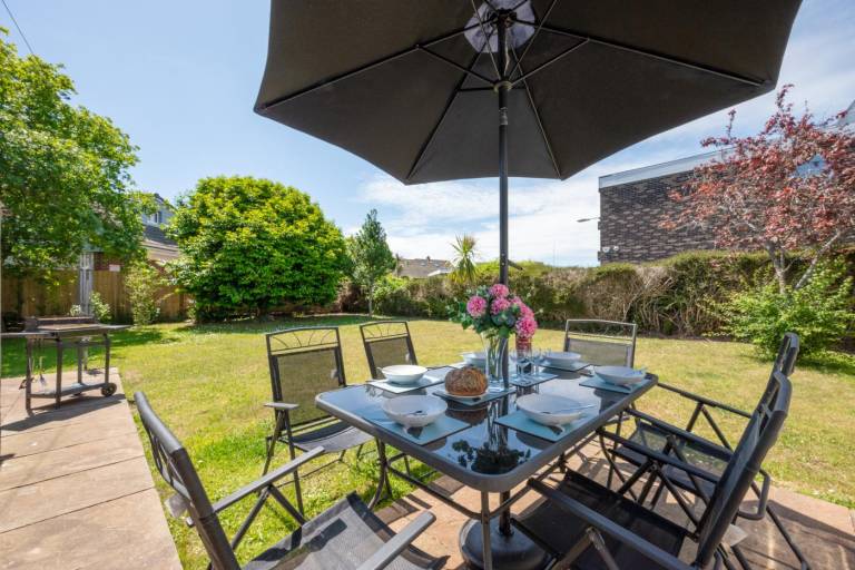 Fully equipped lovely cottage with garden | Pets are welcome in Paignton