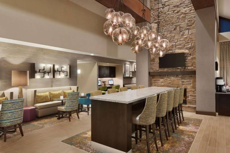 Hampton Inn & Suites Springdale — photo 2