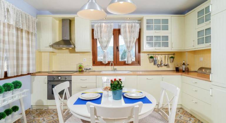 Fully equipped pleasant vacation home with patio, yard & grill | Beach nearby | Pets are welcome — photo 2
