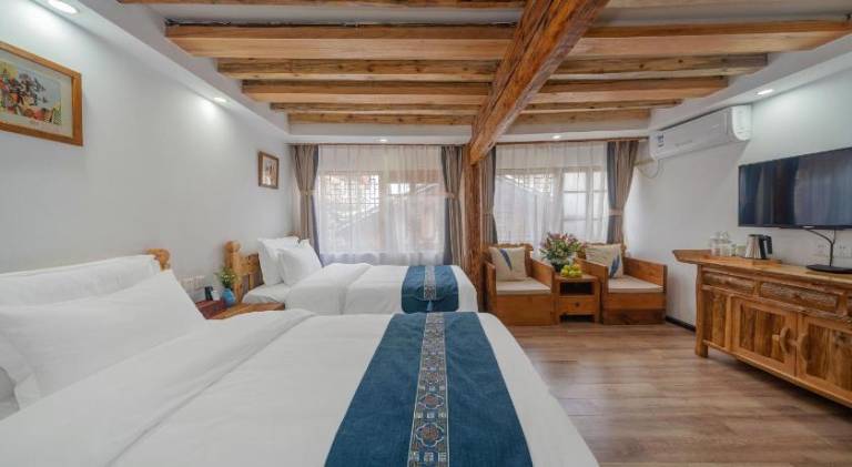 Yiyuan Snow Mountain View Naxi Style Inn — photo 2