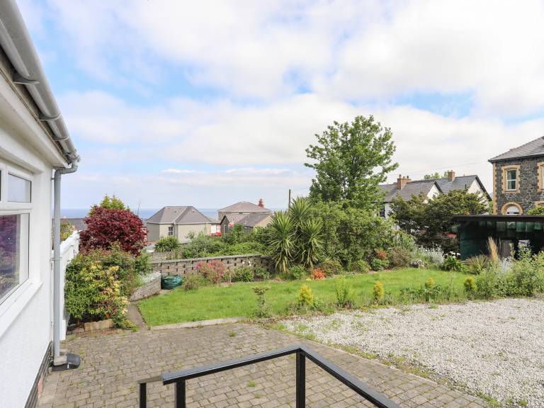 Family-friendly cottage with yard | Beach view | Pets are welcome — photo 2