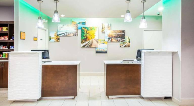 La Quinta Inn & Suites by Wyndham Elkhart — photo 4