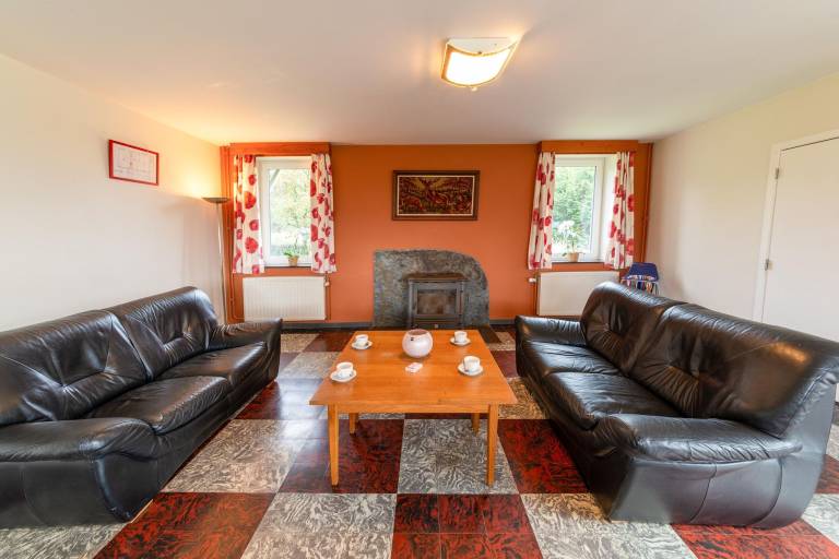 Family-oriented cottage with yard, barbecue & hot tub | Nature view | Pets are welcome — photo 2