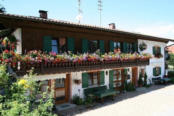 Ferienwohnung in Bad Bayersoien mit Terrasse, Grill und Garten