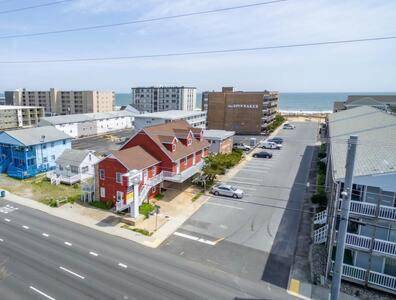 Modern 2BR Ocean Block Apt Walk to the Beach — photo 5