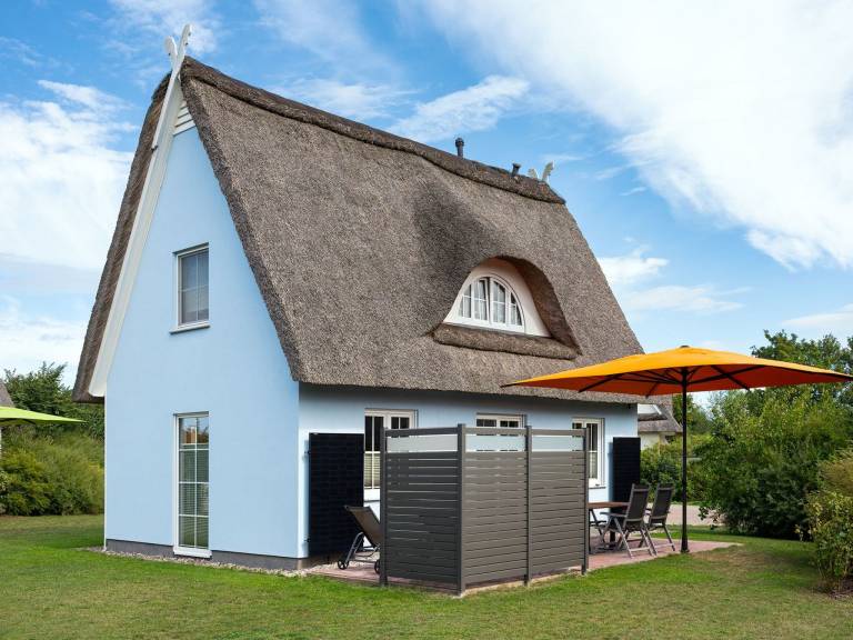 Ferienhaus mit Pool in Hohenkirchen, Ostsee f&uuml;r max. 4 Personen