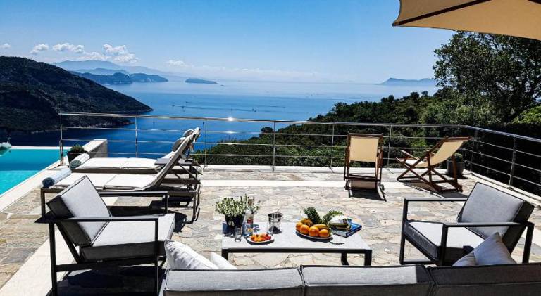 Villa with grill, terrace & yard — photo 4