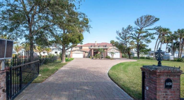 House with pool | Pet-friendly in Daytona Beach Shores, FL